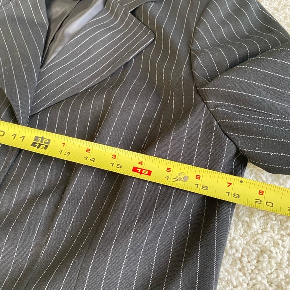 Black and grey pinstriped business suit set, size 14 - Picture 10 of 12